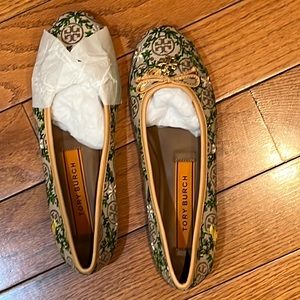 Tory Burch Flat NWOT new without tag  size 7.5
